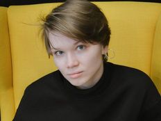Элина Климова, Продавец книжного магазина