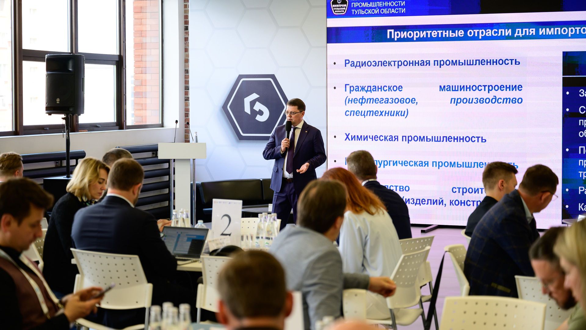 В Октаве развивается кадровый управленченский резерв