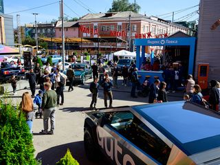 В Октаве прошел фестиваль автомобилей и электронной музыки «Электромашина»