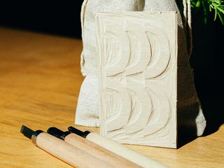 Попробуйте комбо от Музея станка, которое совмещает историю об изобретательности и труде туляков и интерактив, где вы создадите свою гравюру в традиционной технике.