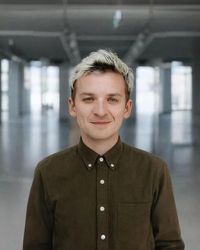 Влад Колесников, куратор программ для сообщества глухих  и доступности для глухих и слабослышащих Дома культуры «ГЭС-2»